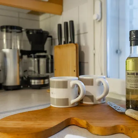 White Elegant By The River Appartement